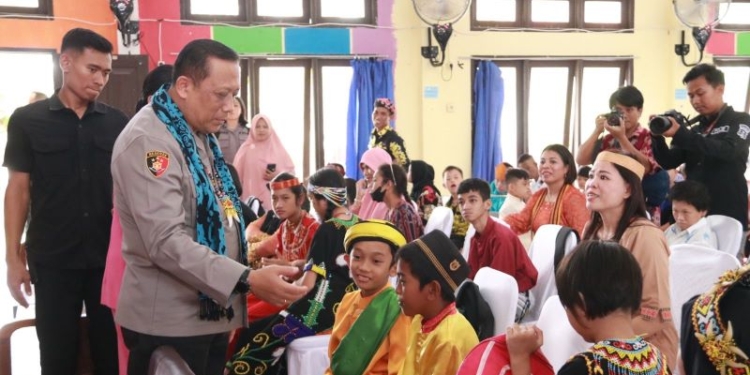 Kapolda dan Ketua Bhayangkari Daerah Kaltara Kunjungi SLB Negeri Malinau