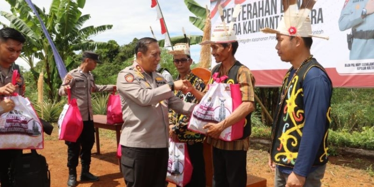 Kapolda Kaltara Kunjungi Perbatasan di Long Ampung, Wujudkan Komitmen Polri untuk Masyarakat Terpencil