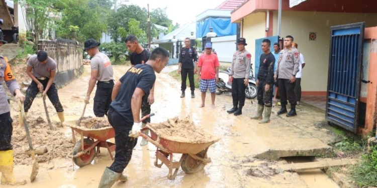 Respons Cepat Dansat Brimob Polda Kaltara, Bantu Penanganan Longsor di Tarakan