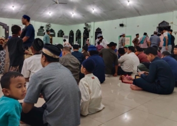 Malam Pertama Salat Isya dan Tarawih, Masjid Darussa’adah Dipadati Jemaah