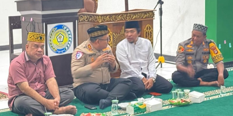 Kapolres Tarakan Buka Puasa dengan Anak Ponpes DDI Babussalam