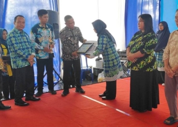 Bupati Serahkan Hadiah Pemenang Lomba Produk Unggulan Kecamatan Tanjung Selor