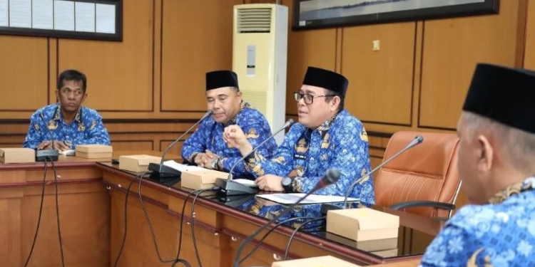 Pimpin Rapat Evaluasi SPM, Wawali Ibnu Saud Motivasi ASN Semangat Bekerja  