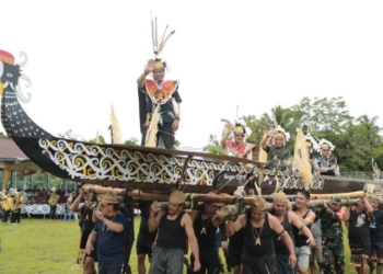 Semarak Pesta Panen Sambut Kedatangan Gubernur dan Wagub Kaltara di Long Nawang