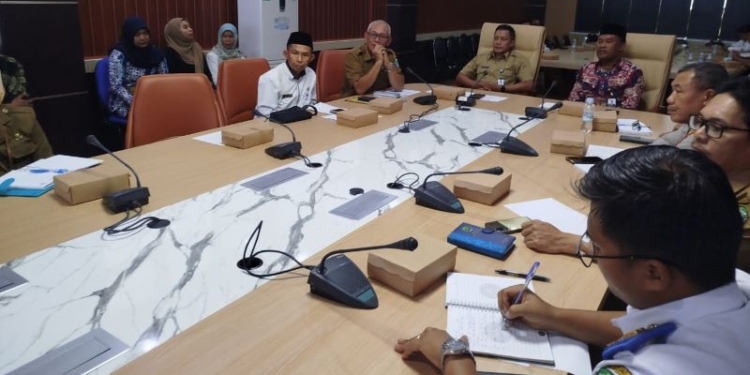 Sekda Risdianto Pimpin Rapat Persiapan Keberangkatan Jemaah Haji Bulungan