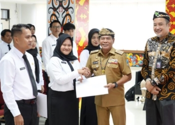 Serahkan SK CPNS, Gubernur Zainal Pesan Jaga Integritas ASN