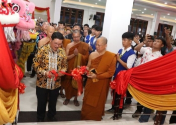 Wagub Ingkong Ala Resmikan Gedung Vihara Parama Sinar Borobudur di Tarakan