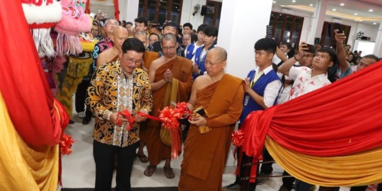 Wagub Ingkong Ala Resmikan Gedung Vihara Parama Sinar Borobudur di Tarakan
