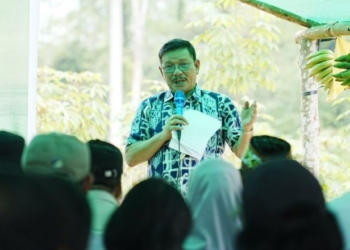 Pemprov Apresiasi Semangat Petani Sajau Metun Syukuran Panen Padi