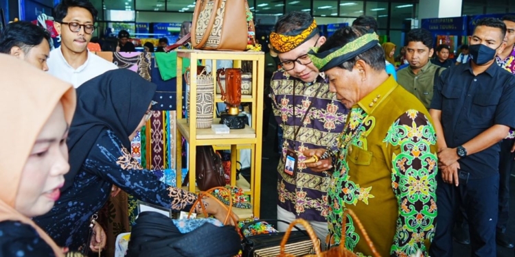 Gubernur Zainal Imbau BI Dorong Pengembangan Ekonomi Syariah