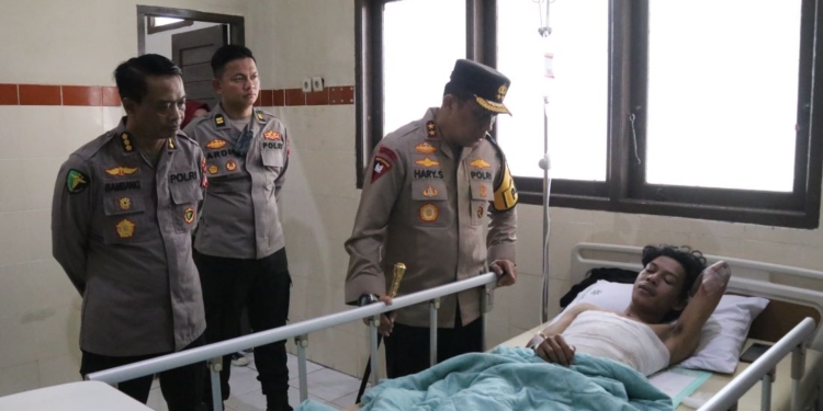 Kapolda Kaltara Kunjungi Mahasiswa Korban Insiden Aksi Unjuk Rasa, Tegaskan Tanggung Biaya Pengobatan