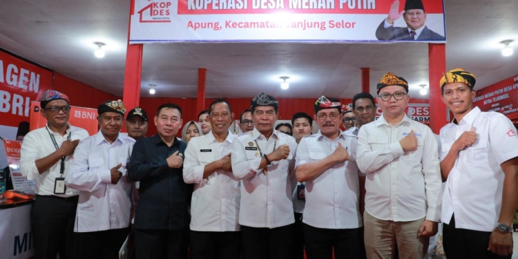 Gubernur Kaltara Resmikan Koperasi Merah Putih Percontohan Desa Apung dan Kelurahan Selumit