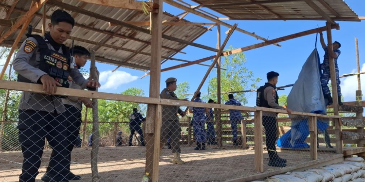 Aparat Gabungan Tertibkan Arena Judi Sambung Ayam