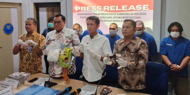 Kolaborasi BNNP Bersama Binda Kaltara Amankan 1,1 Kg Sabu dan 490 Butir Ekstasi