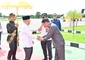 Wakil Ketua DPRD Kaltara Ikut Sambut Kedatangan Jusuf Kalla di Tanjung Selor