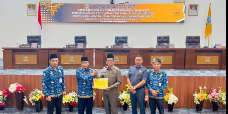 Pemprov Kaltara Serahkan Nota Pengantar Raperda APBD Tahun 2026 ke DPRD