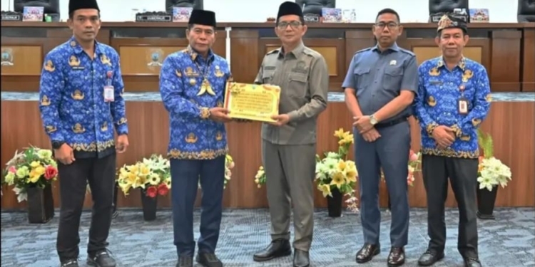 Wakil Ketua DPRD Kaltara, H. Muhammad Nasir Pimpin Rapat Paripurna