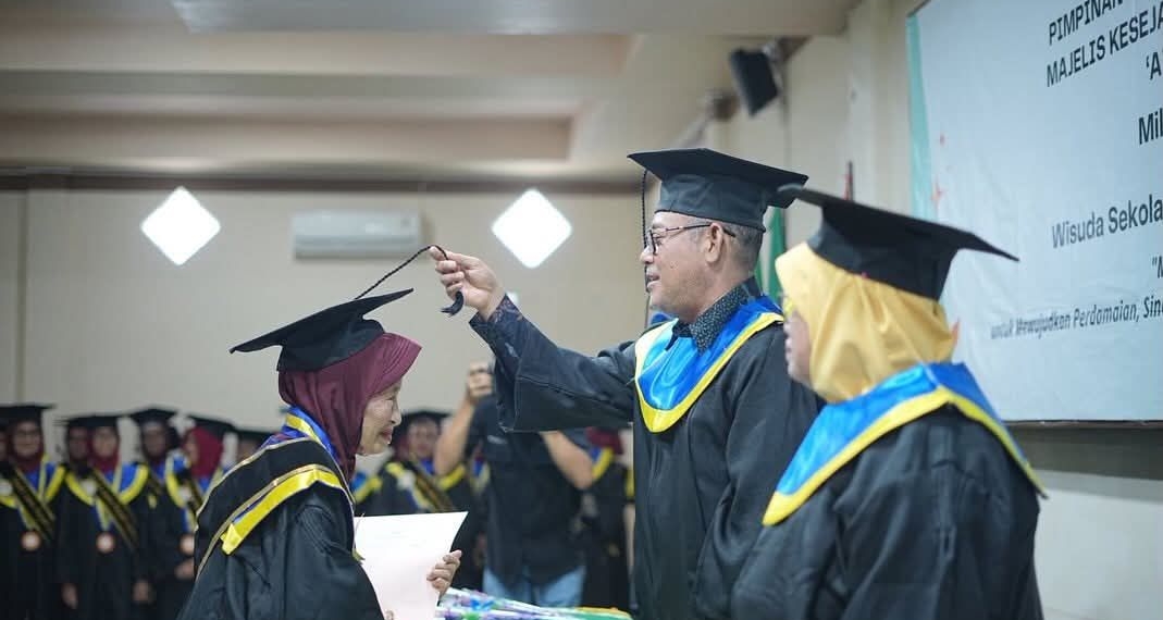 Plt Wali Kota Tarakan, Ibnu Saud Is hadiri wisuda Sekolah Lansia Aisyiyah Sehati 2026. (foto: Bagian Prokopim Setda Tarakan)