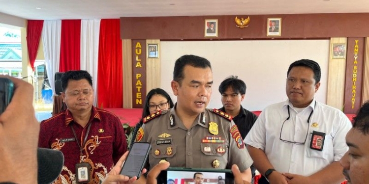 Kapolres Tarakan, AKBP Erwin S. Manik saat memberikan keterangan kepada awak media. (foto: Humas Polres Tarakan)