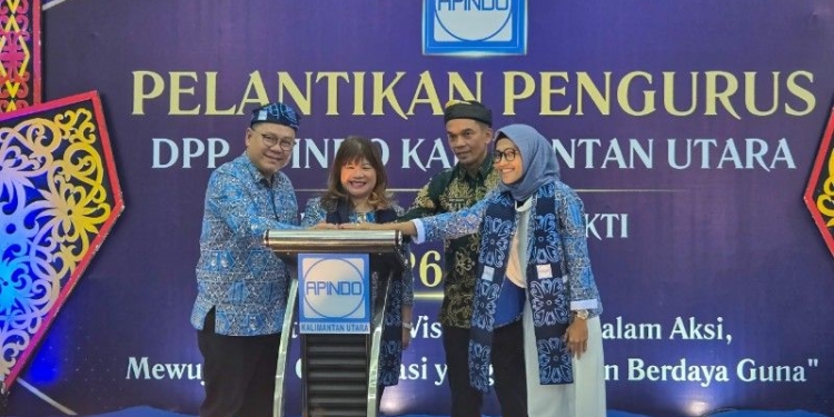 Sekprov Kaltara, H. Denny Harianto, S.E, M.M hadiri pelantikan pengurus DPP Apindo Kaltara. (foto: DKISP Kaltara)