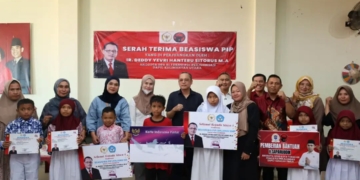 Dukung Masa Depan Generasi Muda, Wali Kota Khairul Serahkan Beasiswa PIP untuk 209 Siswa di Tarakan
