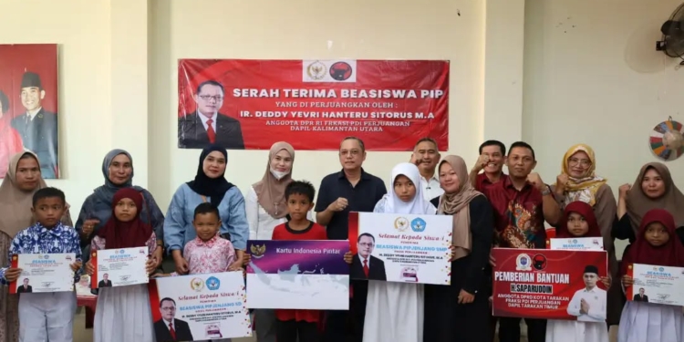 Dukung Masa Depan Generasi Muda, Wali Kota Khairul Serahkan Beasiswa PIP untuk 209 Siswa di Tarakan