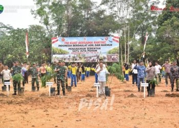 Gelar Aksi Tanam Pohon di Bundayati, Wabup Ajak Warga Rawat Lingkungan