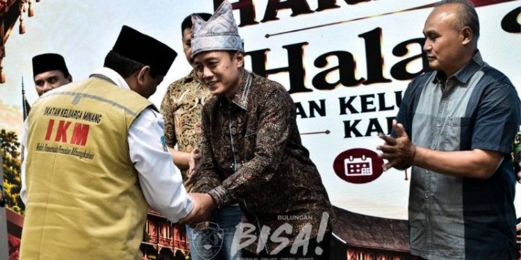 Sekretaris Daerah (Sekda) Bulungan, Risdianto, S.Pi, M.Si (dua dari kanan) hadiri HUT ke-3 IKM Bulungan. (foto: Bagian Prokopim Setda Tarakan)