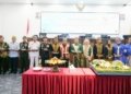 Gubernur Kaltara, Dr. H. Zainal A. Paliwang bersama Forkopimda Kaltara berfoto di acara Sidang Paripurna DPRD Kaltara sekaligus syukuran. (foto: DKISP Kaltara)